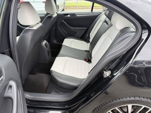 Used 2016 Volkswagen Jetta Sport FWD image 9