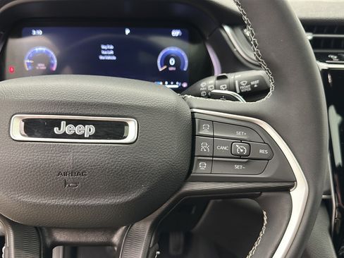 Used 2023 Jeep Grand Cherokee L Laredo AWD/4WD image 19