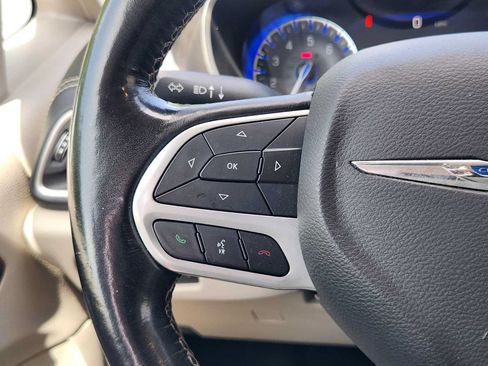 Used 2021 Chrysler Pacifica Touring-L FWD image 26