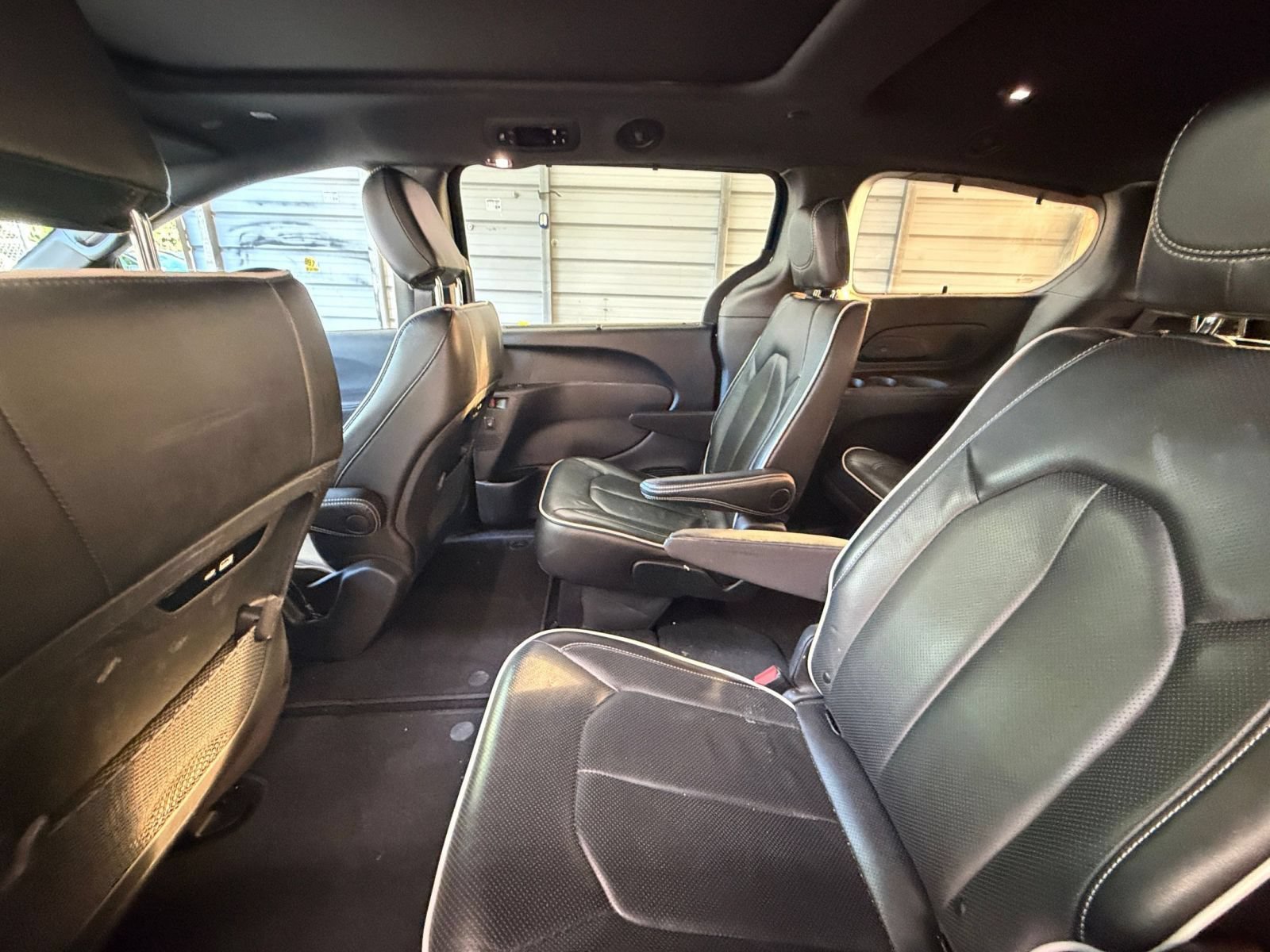 Used 2025 Chrysler Pacifica Limited FWD image 28