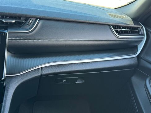 Used 2024 Jeep Grand Cherokee Altitude image 19