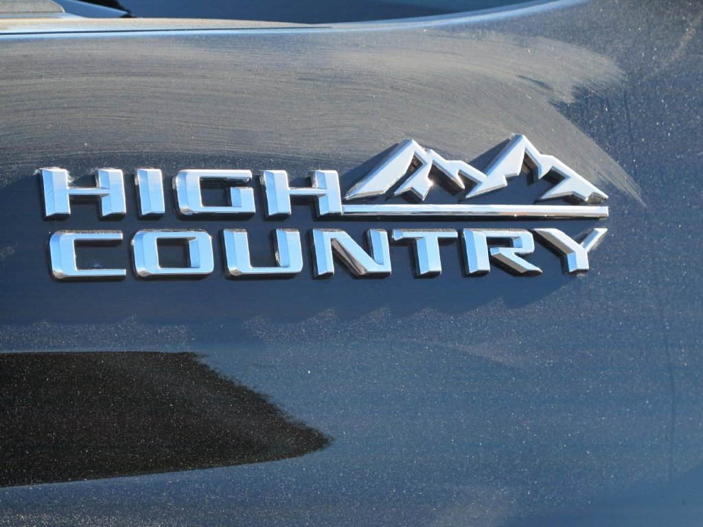 Used 2024 Chevrolet Silverado 2500 High Country w/ High Country Premium Package AWD/4WD image 9