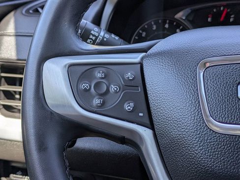 Used 2024 GMC Terrain SLT w/ Infotainment Package II image 26