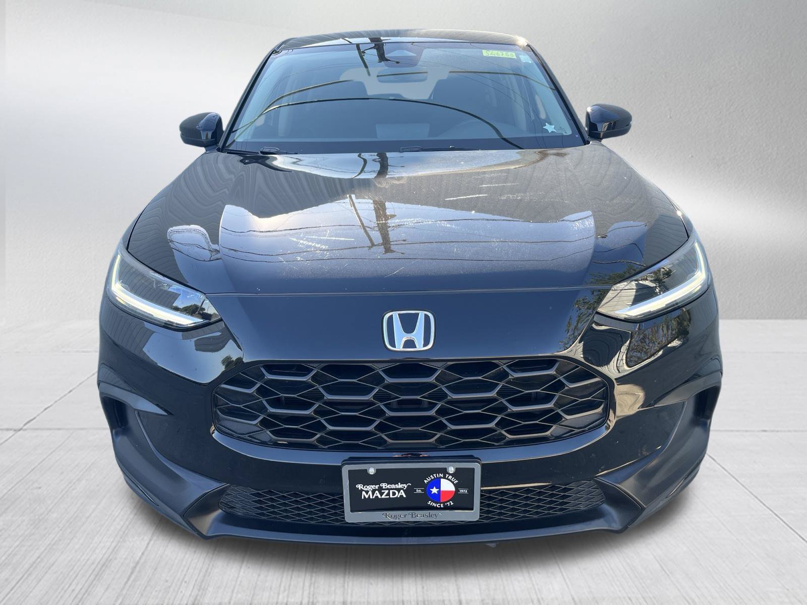 Used 2025 Honda HR-V LX image 2