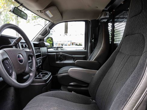 Used 2023 GMC Savana 2500 w/ Driver Convenience Package image 8