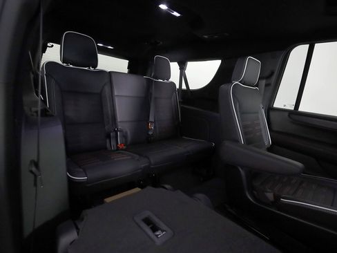 Used 2025 GMC Yukon XL AT4 Ultimate image 12