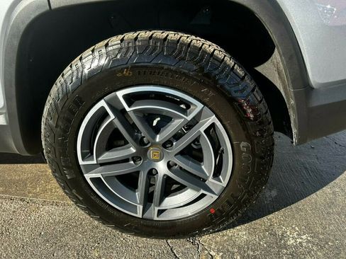 Used 2026 Rivian R1S Adventure image 33