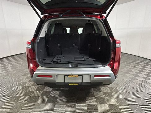 Used 2023 Nissan Pathfinder SL w/ Black Appearance Package AWD/4WD image 32