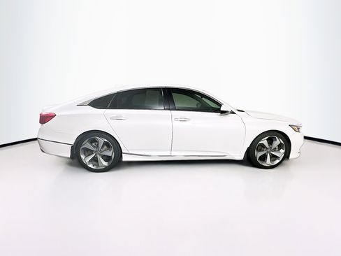 Used 2018 Honda Accord Touring image 10