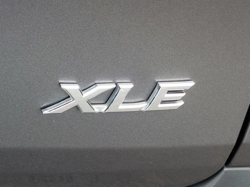 Used 2025 Toyota Sienna XLE FWD image 37
