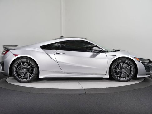 Used 2017 Acura NSX image 9