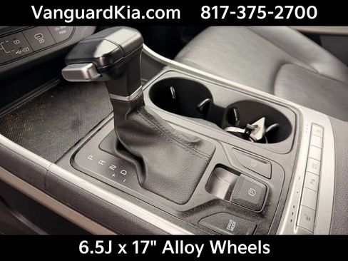 Used 2025 Kia Carnival FWD image 23