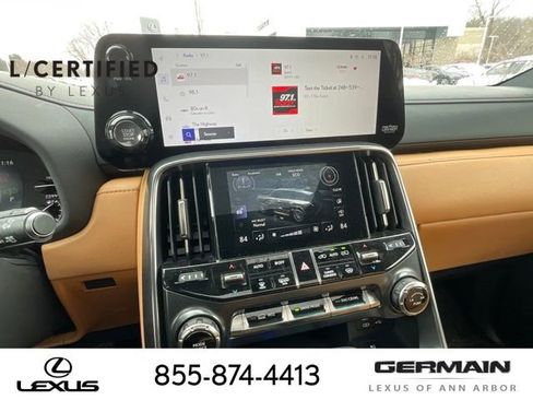 Used 2023 Lexus LX 600 4WD w/ Luxury Package image 18