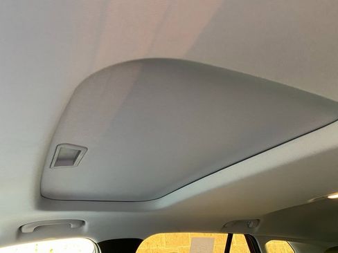 Used 2024 Chevrolet Trax ACTIV w/ Sunroof Package image 24