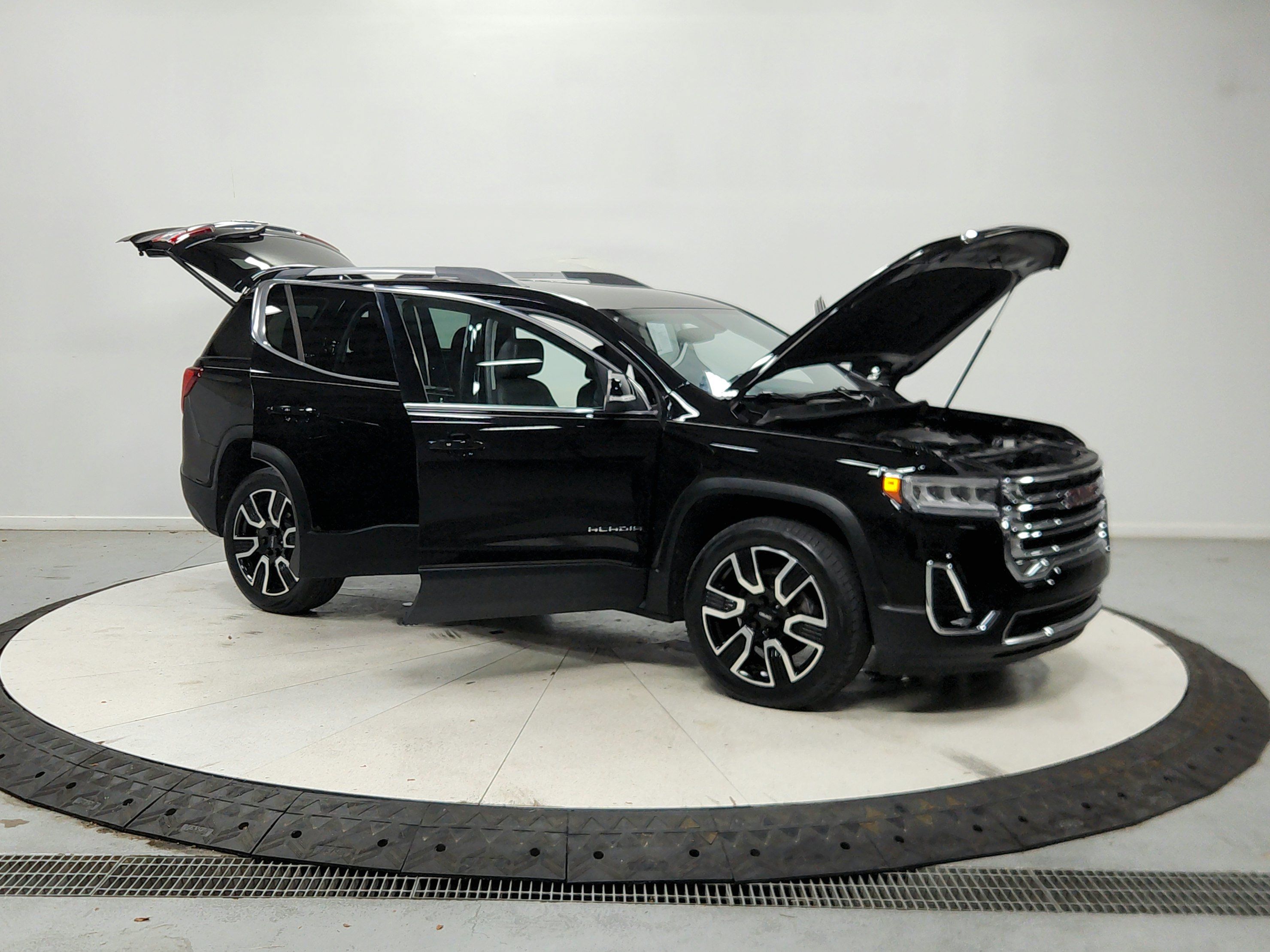 Used 2020 GMC Acadia SLT w/ LPO, Black Accent Package FWD image 10