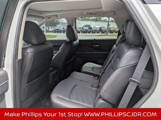 Used 2023 Nissan Pathfinder Platinum w/ Cargo Package AWD/4WD image 13