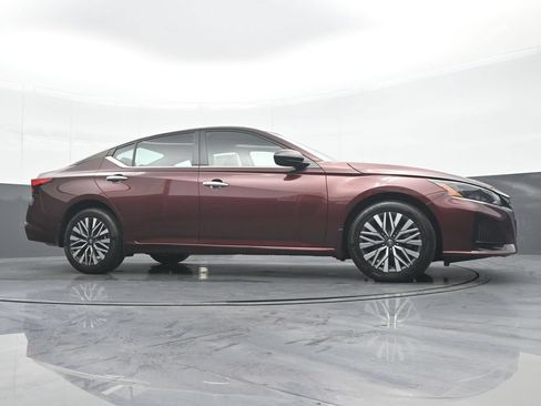 Used 2024 Nissan Altima 2.5 SV AWD/4WD image 31
