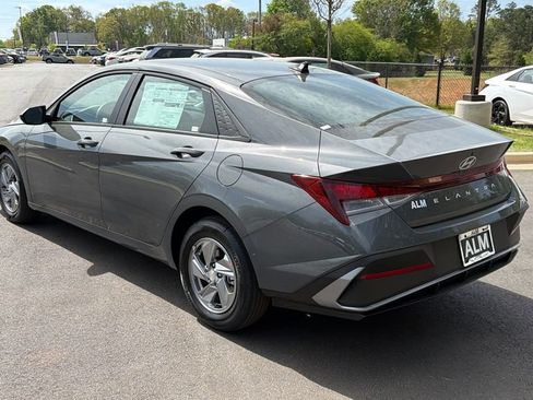 New 2026 Hyundai Elantra SE image 8