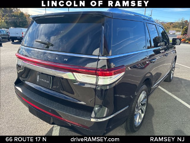 Certified 2023 Lincoln Navigator Reserve AWD/4WD image 7