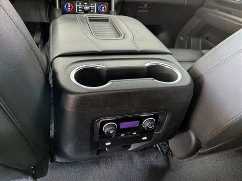 Used 2022 Chevrolet Suburban LT RWD image 18