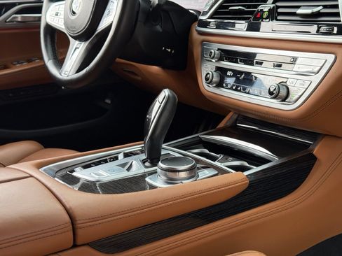 Used 2022 BMW 740i w/ M Sport Package RWD image 34