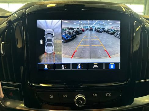 Used 2023 Chevrolet Traverse LT w/ LT Premium Package AWD/4WD image 33