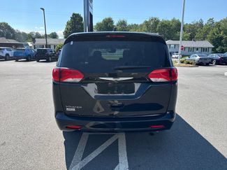 Used 2023 Chrysler Voyager LX FWD video 4