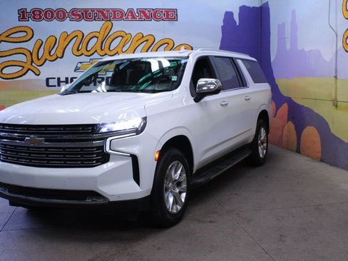 Used 2023 Chevrolet Suburban Premier image 2