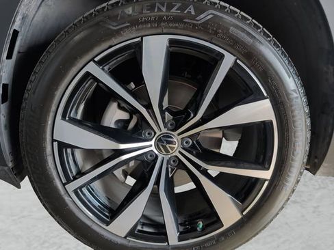 Used 2025 Volkswagen Atlas Cross Sport SEL Premium R-Line image 23