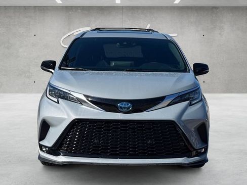Used 2024 Toyota Sienna XSE image 18