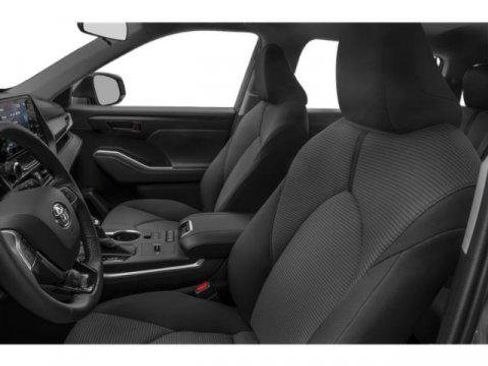 Certified 2021 Toyota Highlander LE image 9