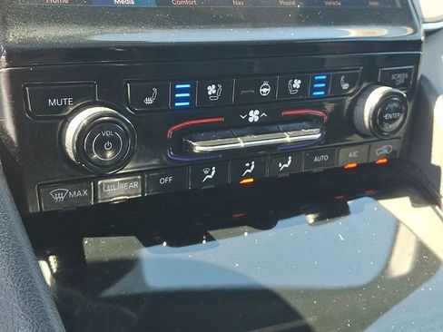 Used 2024 Jeep Grand Cherokee L Limited w/ Luxury Tech Group II image 17