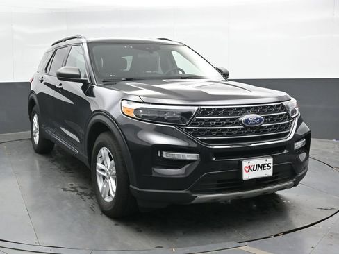 Used 2020 Ford Explorer XLT w/ Equipment Group 202A AWD/4WD image 6