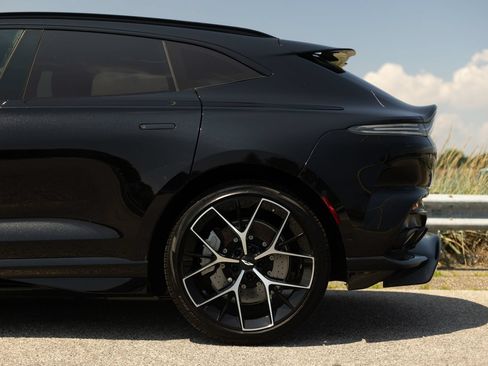 Used 2025 Aston Martin DBX 707 AWD/4WD image 40