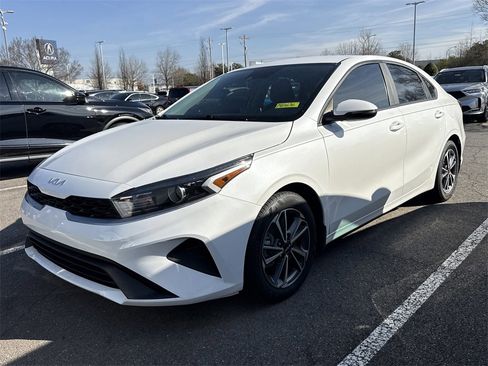 Used 2022 Kia Forte LXS w/ LXS Technology Package image 2