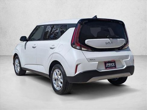 Used 2025 Kia Soul LX w/ LX Technology Package FWD image 8