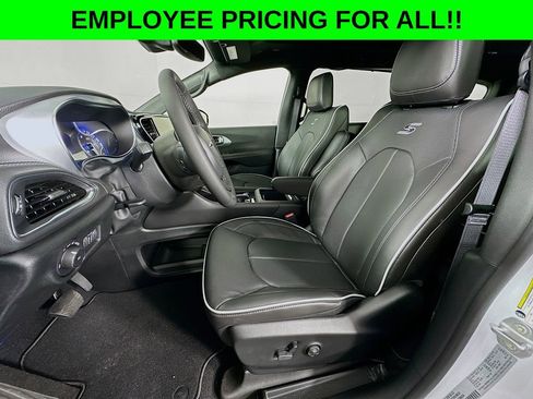 New 2026 Chrysler Pacifica Limited w/ S Appearance Package image 26