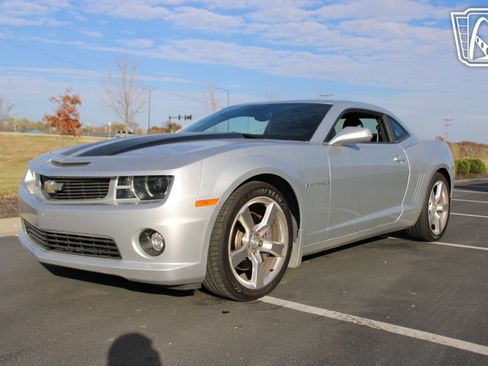 Used 2010 Chevrolet Camaro SS w/ RS Package image 33