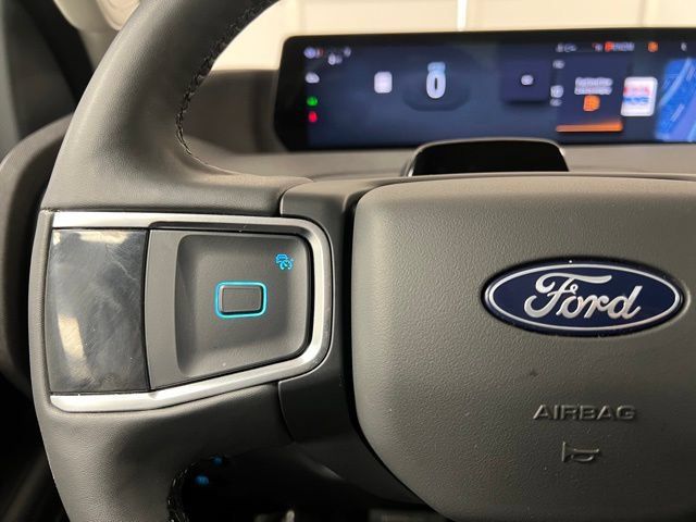 Used 2025 Ford Expedition Active AWD/4WD image 29