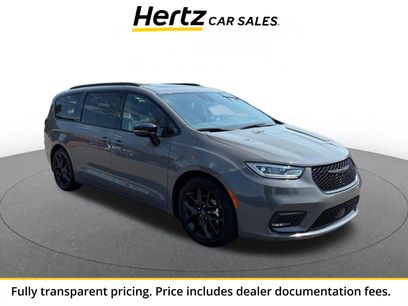 Used 2025 Chrysler Pacifica Limited