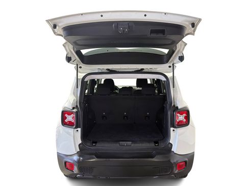 Used 2023 Jeep Renegade Latitude AWD/4WD image 12