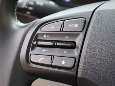 Used 2025 Hyundai Venue SEL image 12