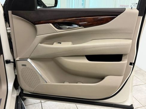 Used 2015 Cadillac Escalade Luxury image 23