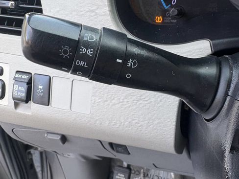 Used 2011 Toyota Sienna XLE w/ Entertainment Pkg FWD image 26