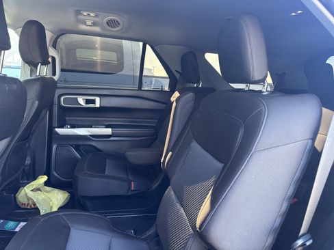 Used 2022 Ford Explorer XLT image 13