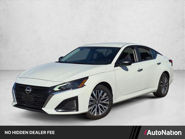 Used 2025 Nissan Altima 2.5 SV FWD image 1