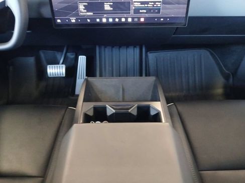 Used 2025 Tesla Cybertruck AWD Crew Cab image 4