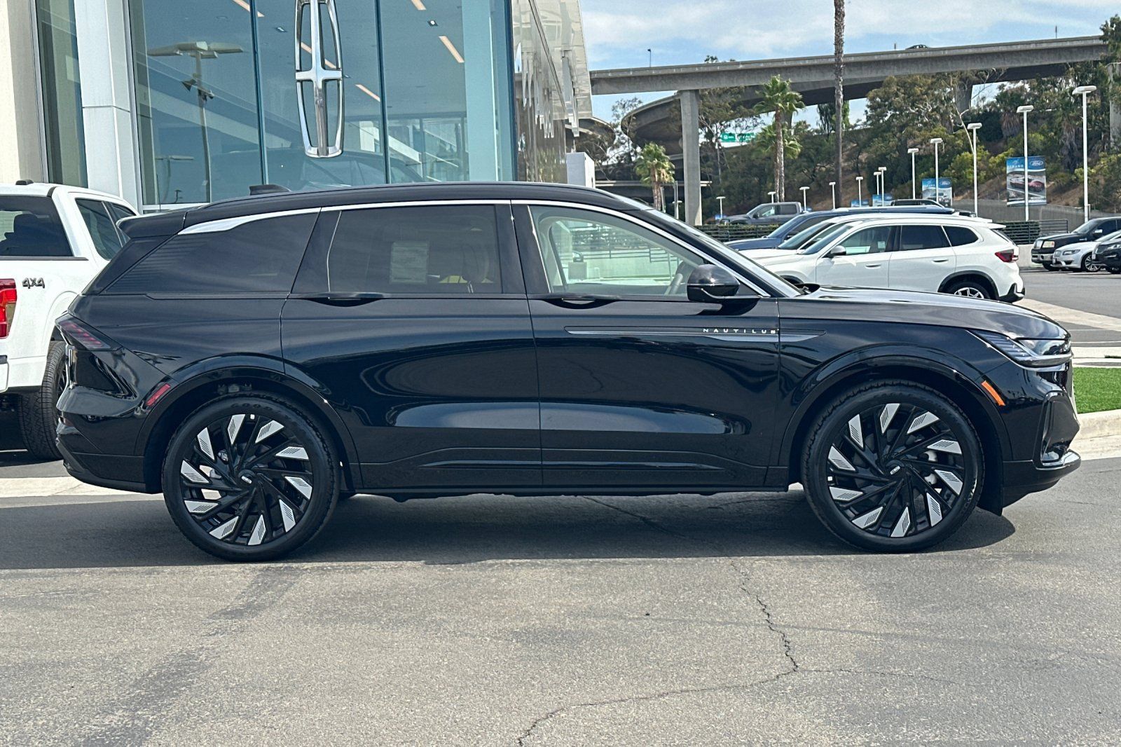 New 2026 Lincoln Nautilus Black Label w/ Jet Appearance Package AWD/4WD image 2