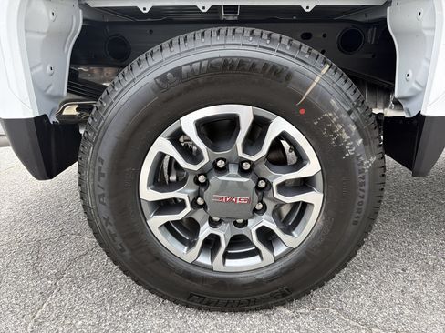 New 2026 GMC Sierra 2500 SLE w/ Preferred Package AWD/4WD image 17