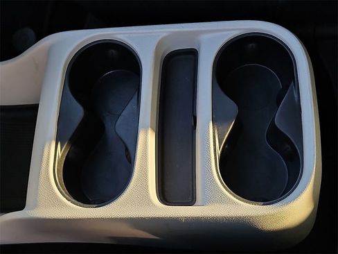 Used 2023 Chrysler Voyager LX image 22